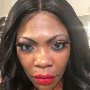 Meet your Posher, Anissa